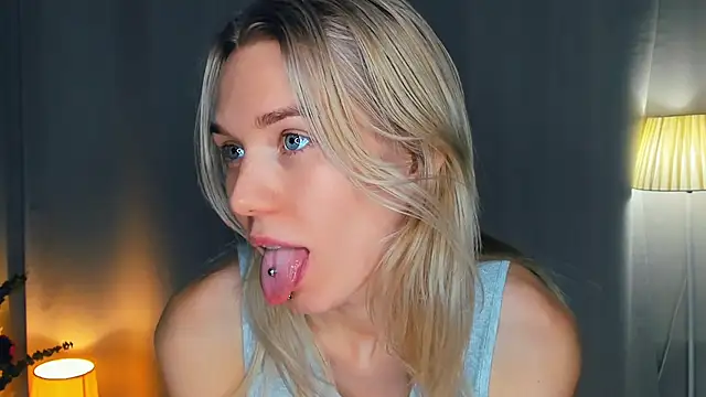 DianeHonnette live cam on StripChat