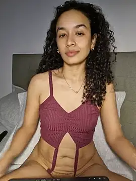 VelvetCurls live cam on StripChat