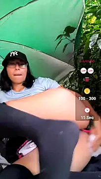 MirandaSingle live cam on StripChat