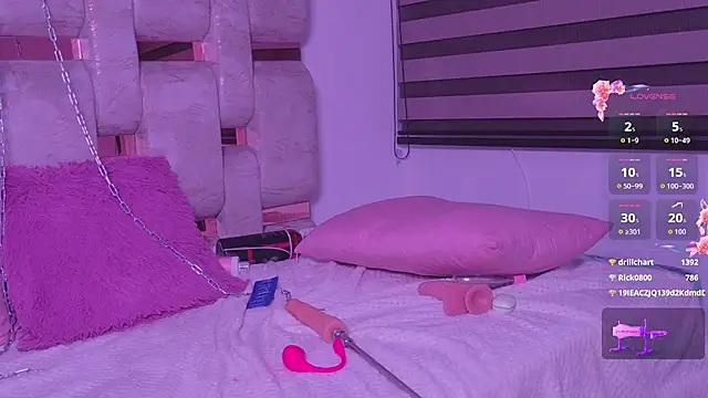 Emilyvalvet live cam on StripChat