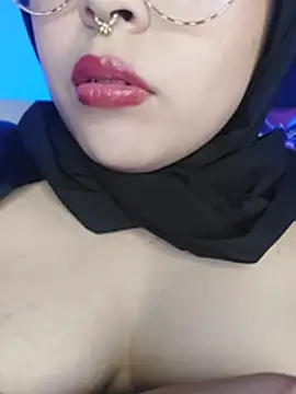 Elinaax live cam on StripChat
