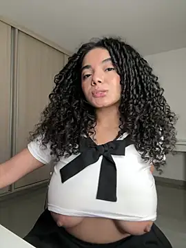 Curlyierr live cam