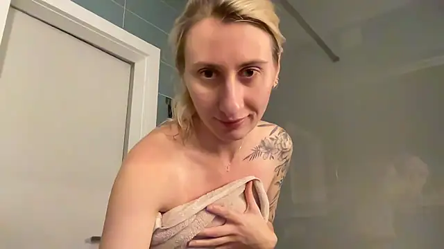 HEY_KITSUNKA live cam on StripChat