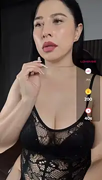 Emma_Hotkiss
