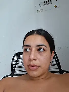Maite_4 live cam on StripChat
