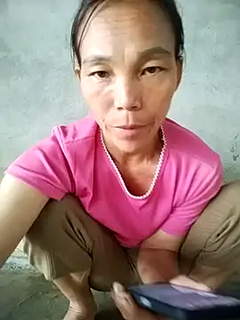 Jadi_M live cam on StripChat