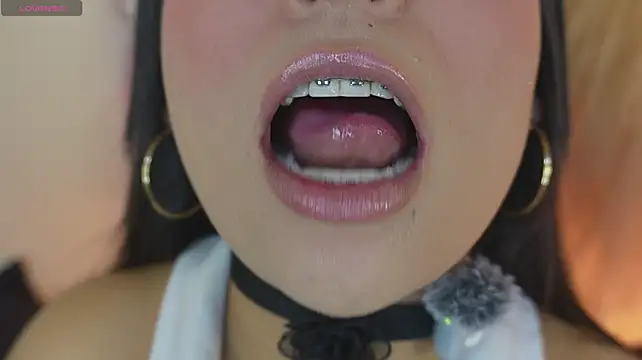 mia_roux1 live cam on StripChat