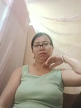 Chilly-wet live cam on StripChat