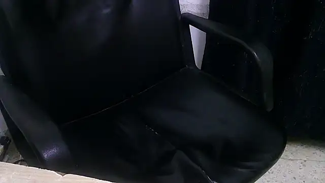 holdmycock14 live cam on StripChat