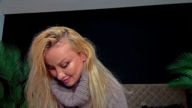 KellyWife live cam on StripChat
