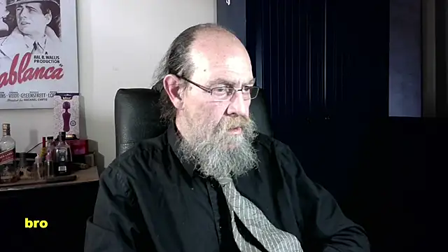 Uncle_Hottie live cam on StripChat