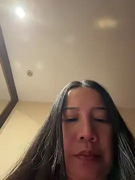 LINDA_HD live cam on StripChat