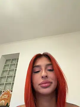 atomikitten (F young) - butt plug in🍑