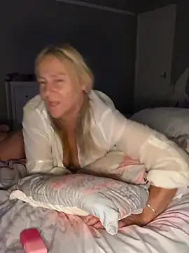 Blondnboujee53