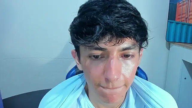 ElanGiraldo live cam on StripChat