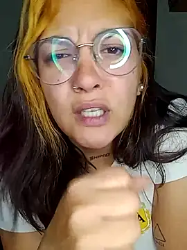 kuramaqueen live cam on StripChat