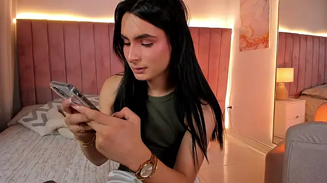 Isabella_Laurent live cam on StripChat