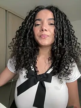 Curlyierr live cam