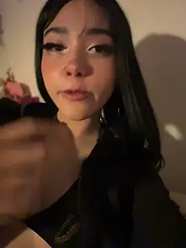ela_petit (F teen) - show tits