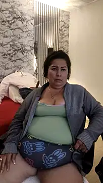 brenda_berck_ (F milf) - show masturbation  clit zoom