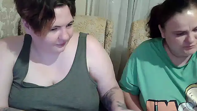EmmaXKristall live cam on StripChat