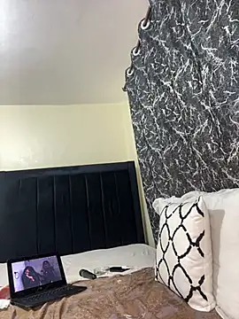 black_amber_xx (Ask my age) - Dildo in ass and pussy