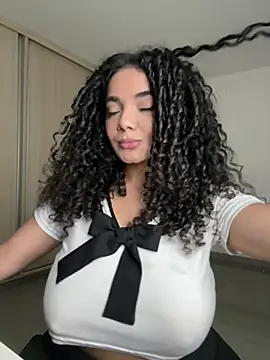 Curlyierr live cam