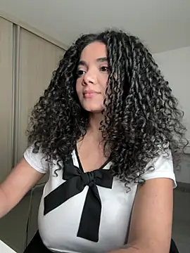 Curlyierr live sex cam