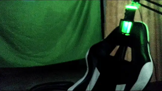 aronmiller404's live room