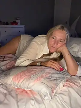 Blondnboujee53