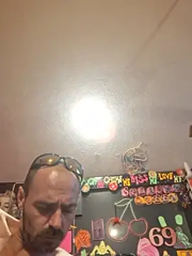 daddyandsplashqueen (Ask my age) - Flash titties
