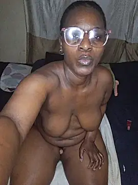 AdelaideT live cam on StripChat