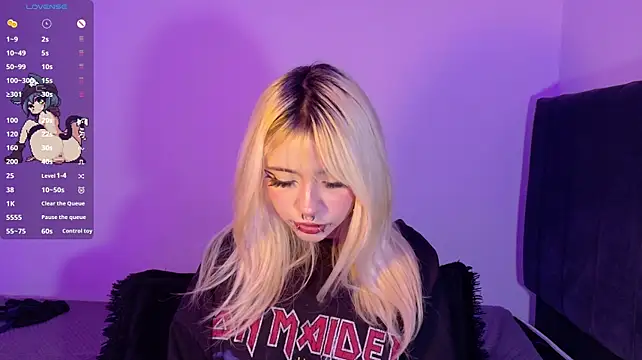 purplelilith3 live cam on StripChat