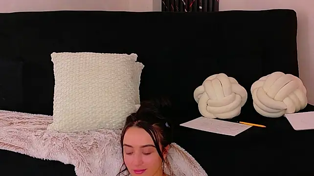 EmmyEvans1 live cam on StripChat