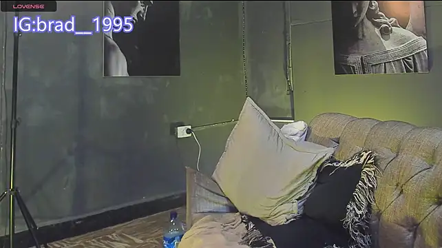 bradley_smith live cam on StripChat