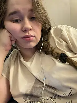 HornyGirlH live cam on StripChat