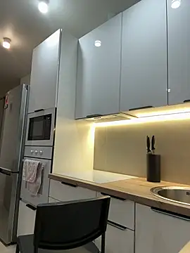 FriendlyFire_18 live cam on StripChat