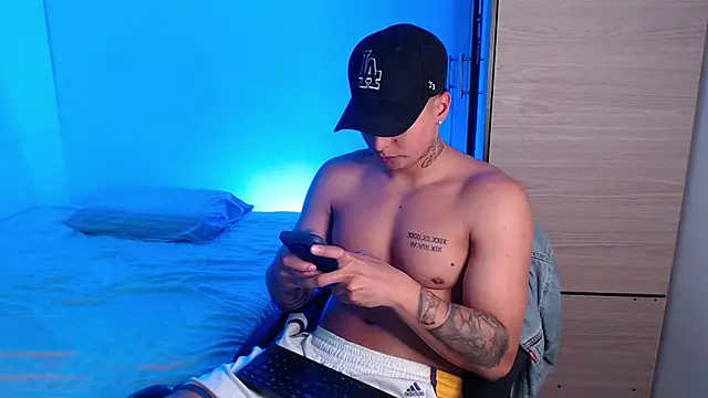 valentinosex1 live cam on StripChat