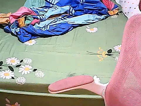 Sweetyummybabygirl live cam on StripChat