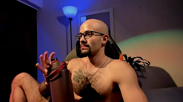 LarryGarzon live cam on StripChat