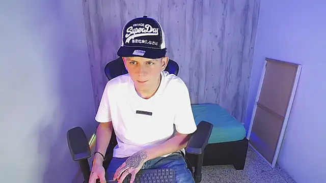 hot_athletes_ (M twink) - show cum