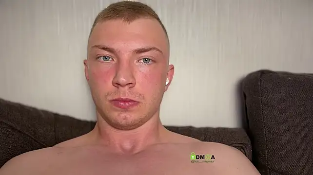 iron__chap live cam on StripChat