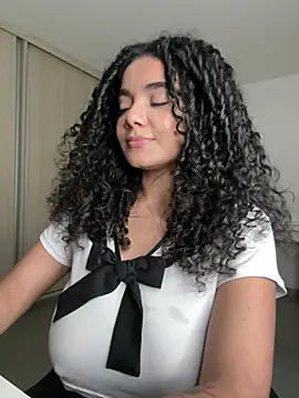 Curlyierr live sex cam