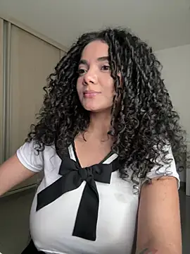 Curlyierr live cam