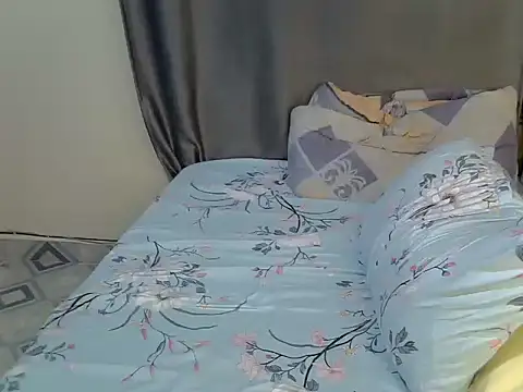 sexxylindsey (F young) - 1 finger asshole