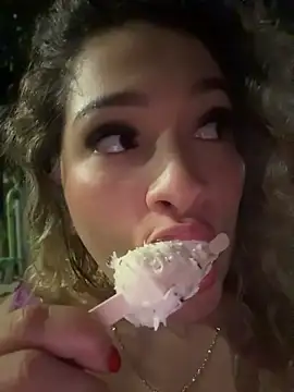 sara_smiiith211 stripchat