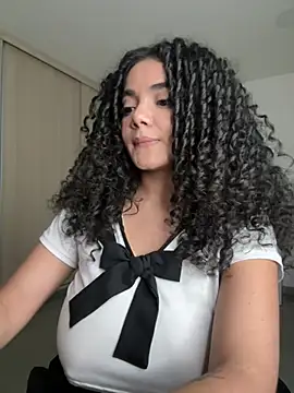 Curlyierr live cam