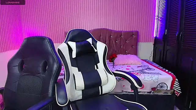 roses_little_ live cam on StripChat