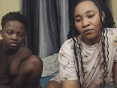 MidnightMischief22 live cam on StripChat