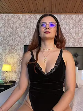 KateBurning live cam on StripChat